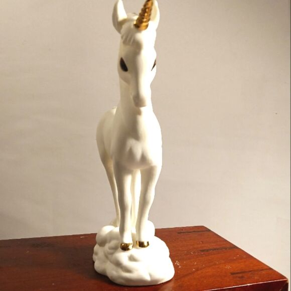 Designer Freeman for GG George Fine Bone China Unicorn. - Picture 2 of 5